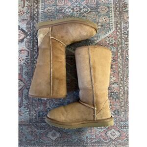Women's UGG Women's Classic Tall Boot SIZE 5